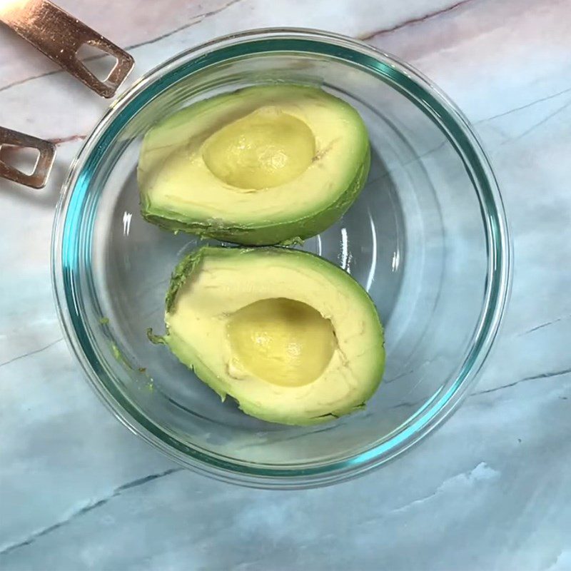 Step 1 Prepare the avocado Yogurt avocado ice cream