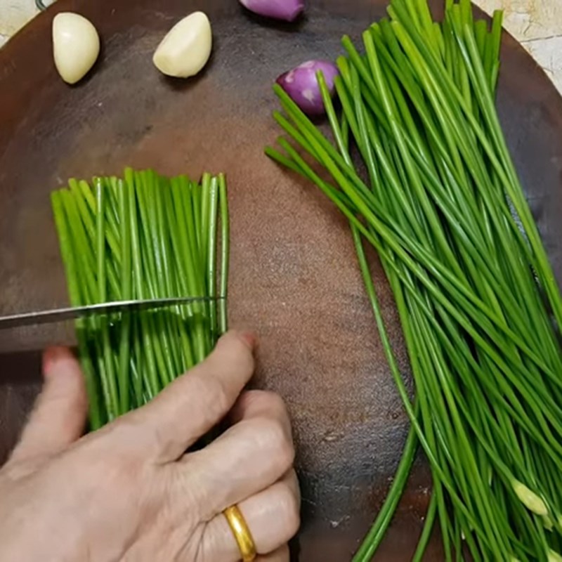 Step 2 Preparation of garlic chives Stir-fried garlic chives with beef