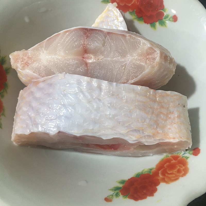 Step 1 Prepare ingredients for fried red tilapia with mango sauce