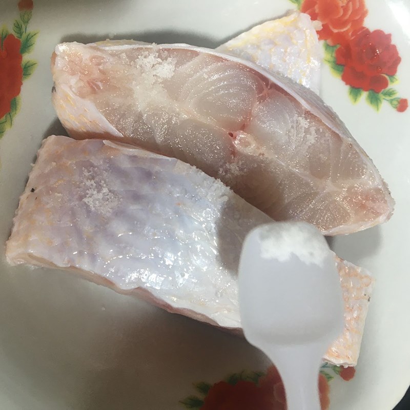 Step 1 Prepare ingredients for fried red tilapia with mango sauce
