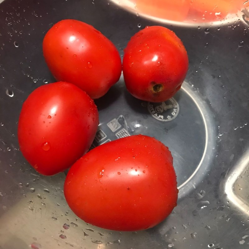 Step 1 Prepare the tomatoes for Tomato Juice