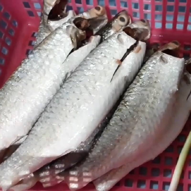 Step 1 Prepare fish for braised fish