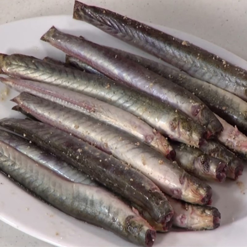 Step 1 Prepare the Snakehead Fish Sour Soup with Snakehead Fish and Flowering Water Mimosa