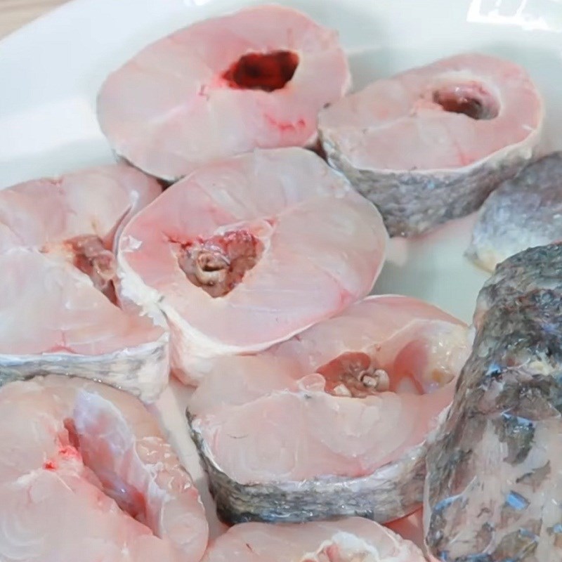 Step 1 Prepare the snakehead fish Braised snakehead fish with dried bamboo shoots