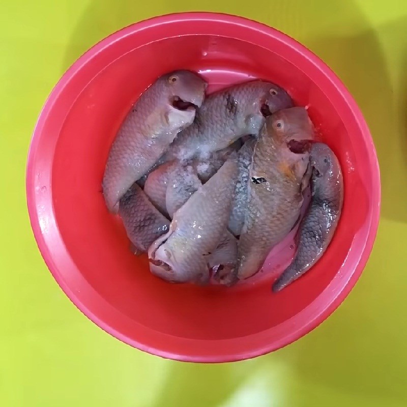 Step 1 Prepare the mo fish Crispy mo fish