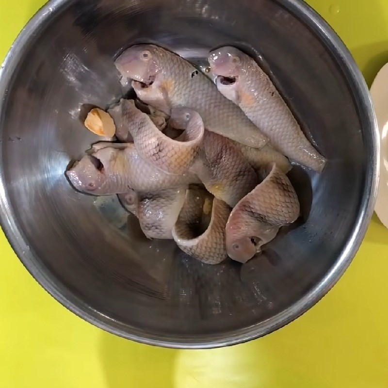 Step 1 Prepare the mo fish Crispy mo fish