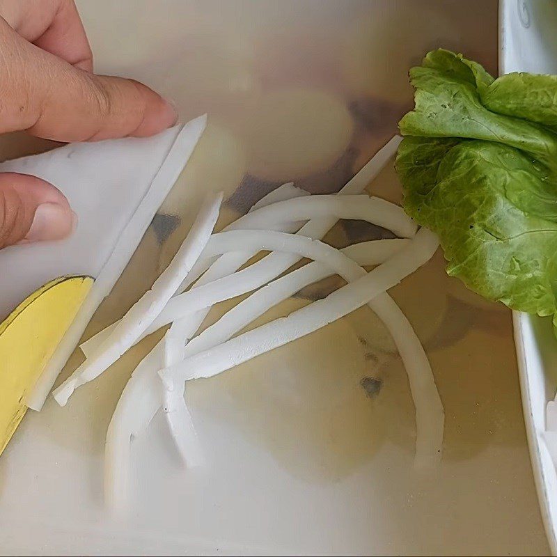 Step 2 Prepare carrots and coconut rice Vegetarian salad from coconut rice