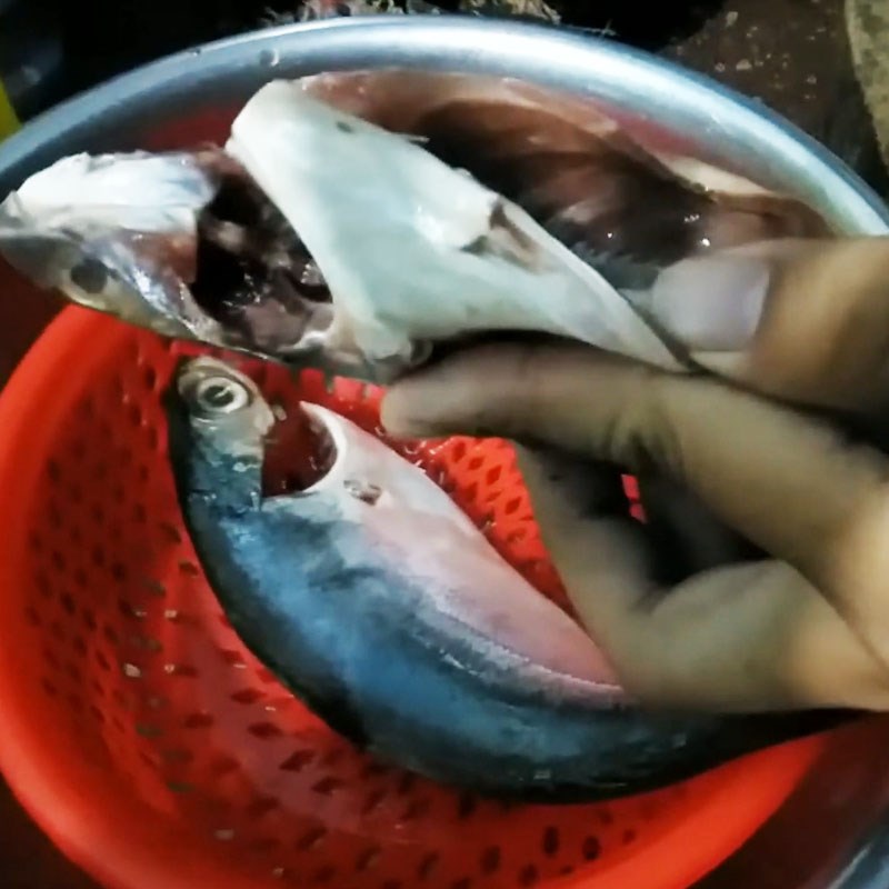 Step 1 Preparing snakehead fish Grilled snakehead fish with chili salt
