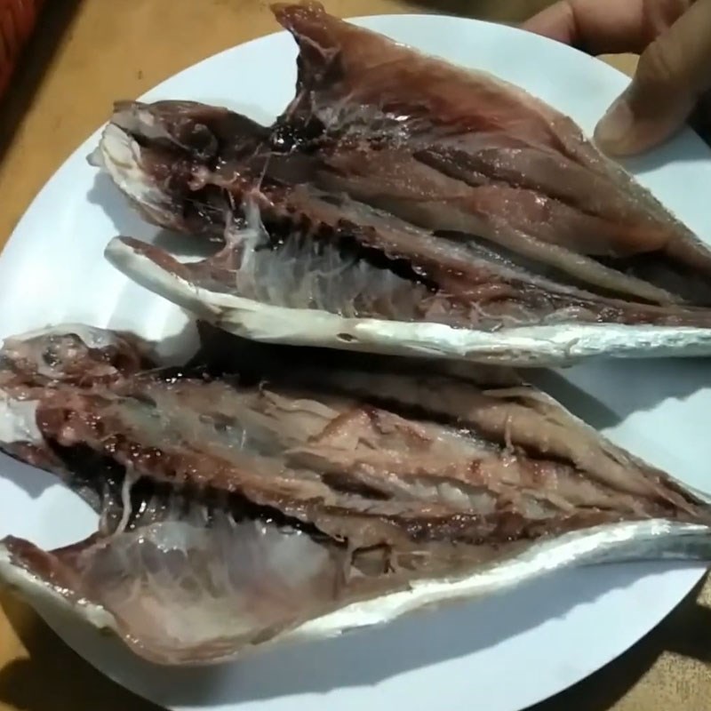 Step 1 Preparing snakehead fish Grilled snakehead fish with chili salt