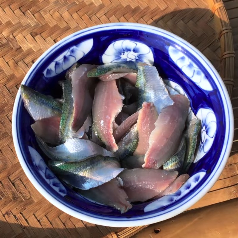 Step 1 Prepare mackerel for Nam O Fish Salad in Da Nang