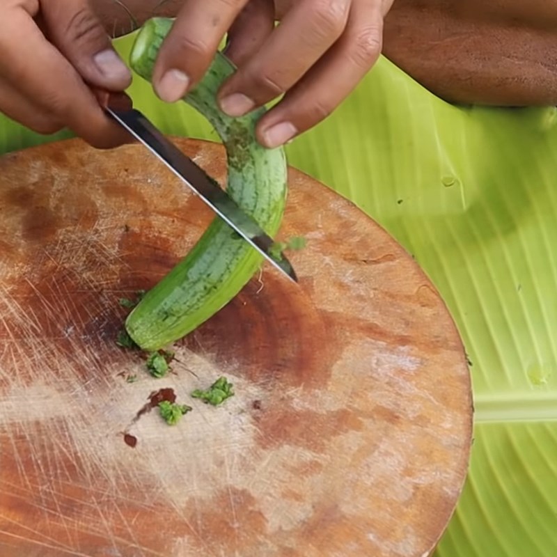Step 1 Prepare the vegetables for steamed young gourd with glass fish
