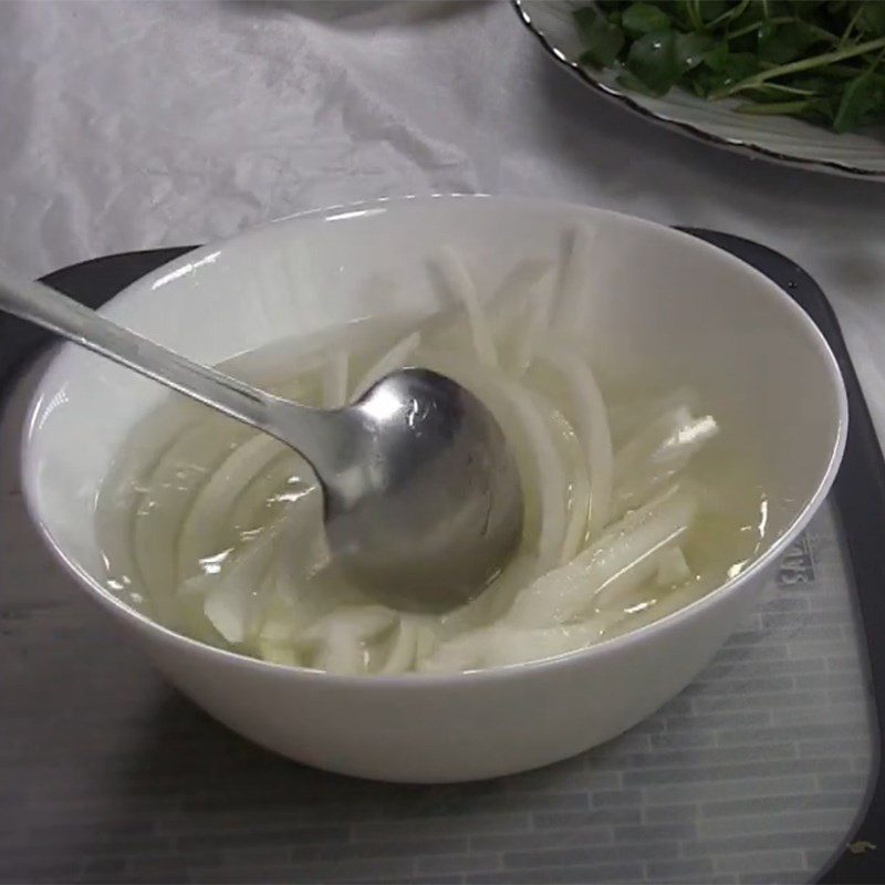 Step 1 Prepare the vegetables for Watercress Salad with Beef
