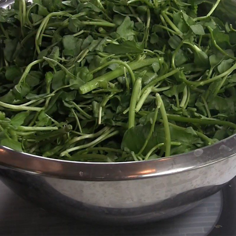 Step 1 Prepare the vegetables for Watercress Salad with Beef