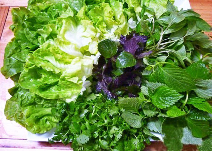 Step 4 Preparing Fresh Vegetables for Tây Sơn Rolls