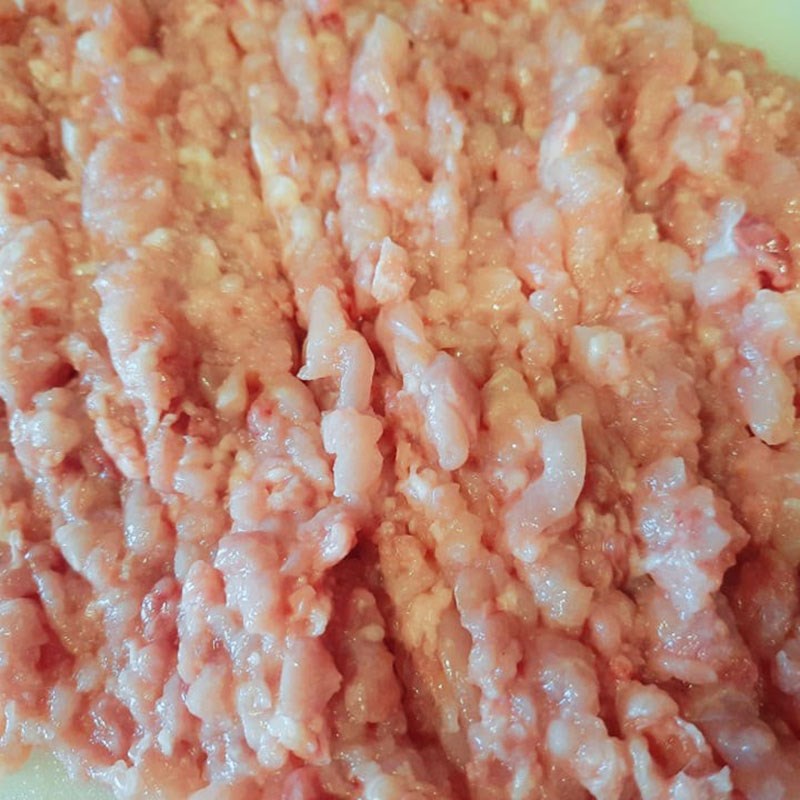 Step 1 Prepare the ingredients Minced chicken stir-fried with ginger