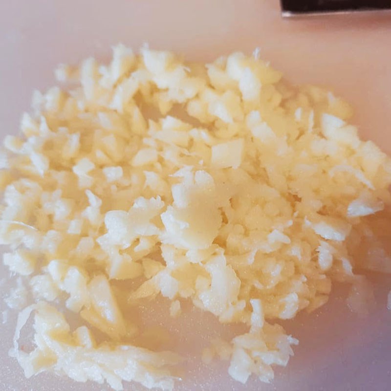 Step 1 Prepare the ingredients Minced chicken stir-fried with ginger
