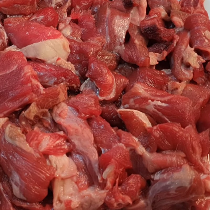 Step 1 Prepare the ingredients for Stir-fried Buffalo Meat with Coconut Milk