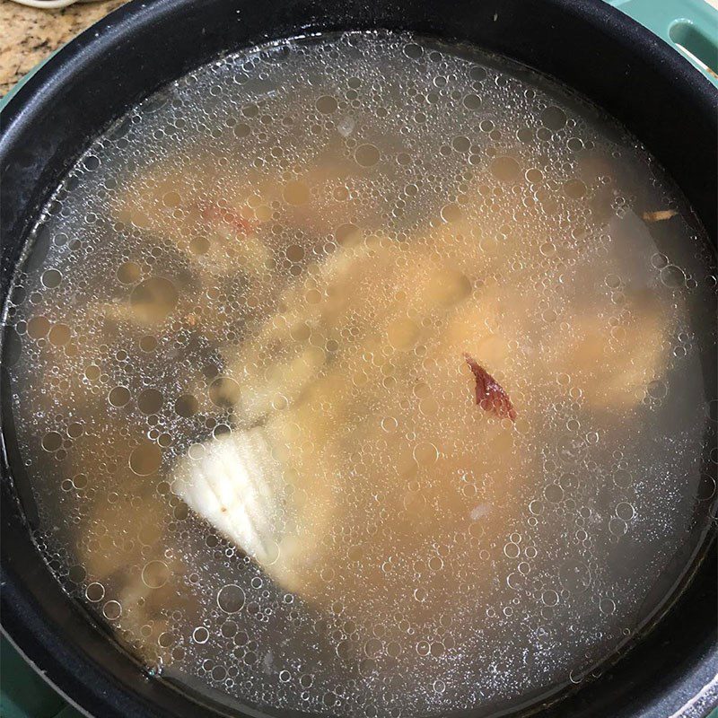 Step 1 Prepare the ingredients for Pink Salmon Noodle Soup (recipe shared by a user)