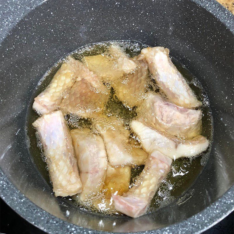 Step 1 Prepare the ingredients for Pink Snapper Noodle Soup (recipe shared by a user)