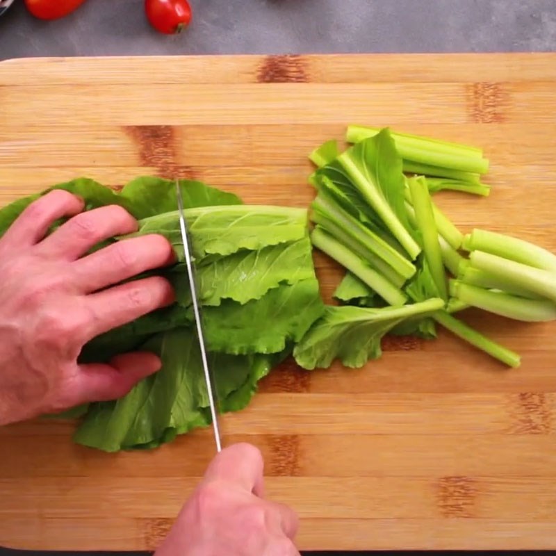 Step 1 Prepare the ingredients for stir-fried pho with shrimp