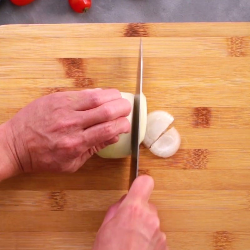 Step 1 Prepare the ingredients for stir-fried pho with shrimp