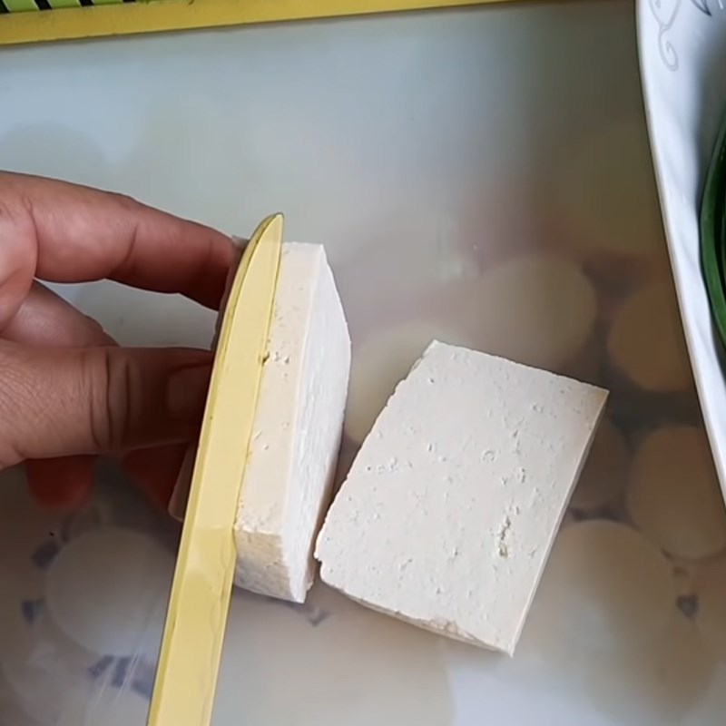 Step 1 Prepare the ingredients Seaweed Fried Tofu