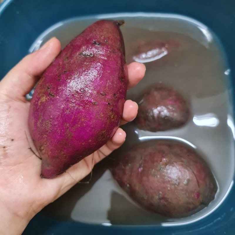 Step 1 Prepare the ingredients for Purple sweet potato lotus seed milk