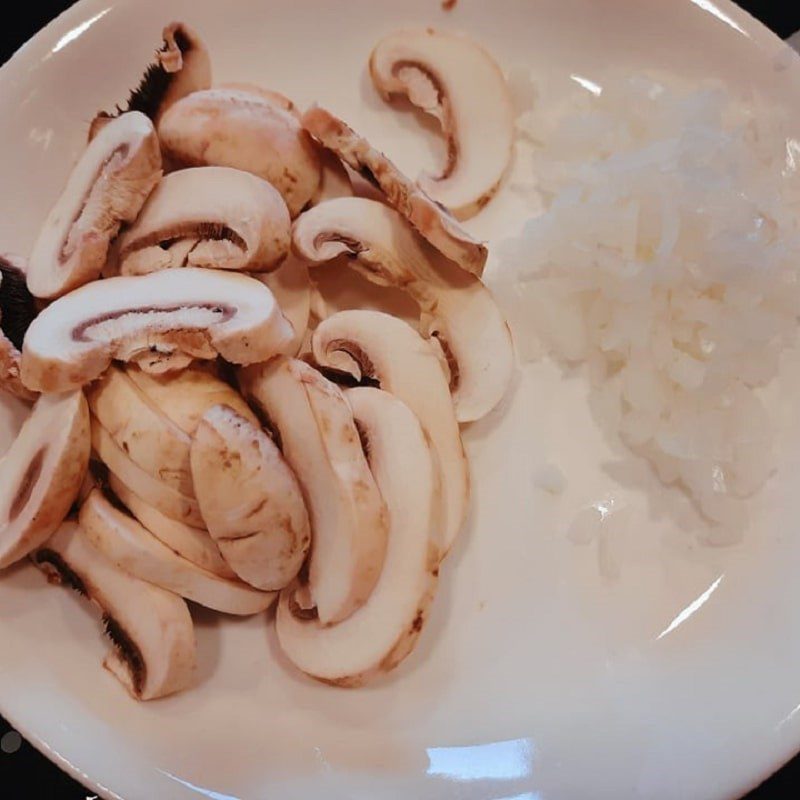 Step 1 Prepare the ingredients for Chicken Soup with Cream and Mushrooms