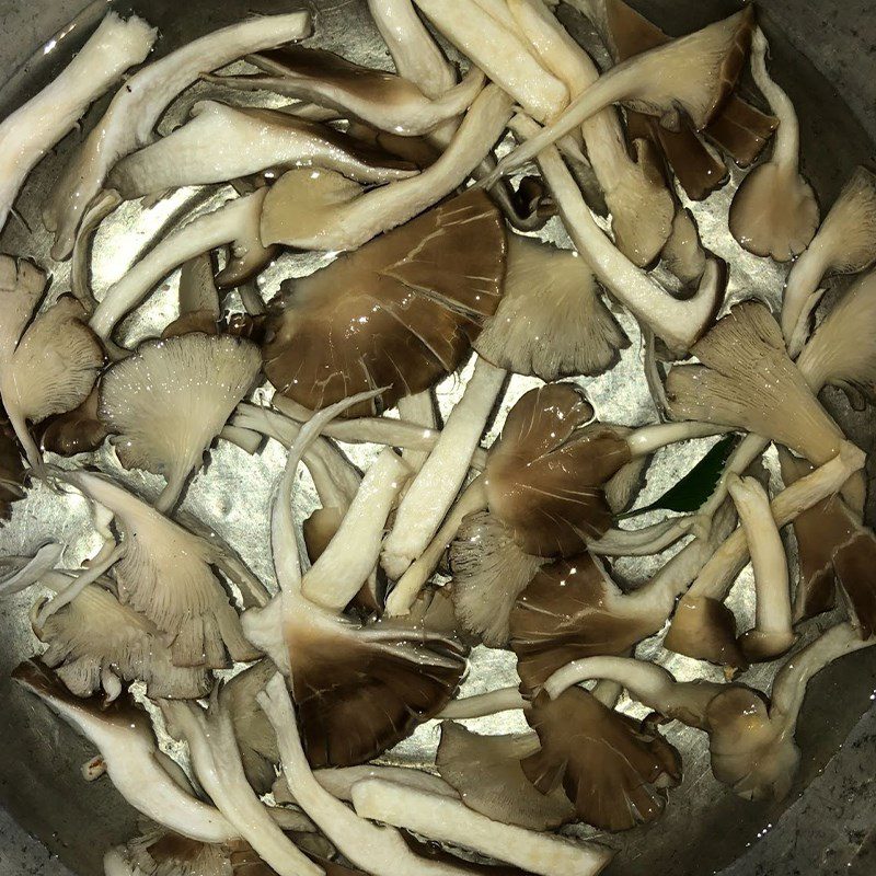 Step 1 Prepare the ingredients for Vegetarian Fried Noodles with fresh noodles