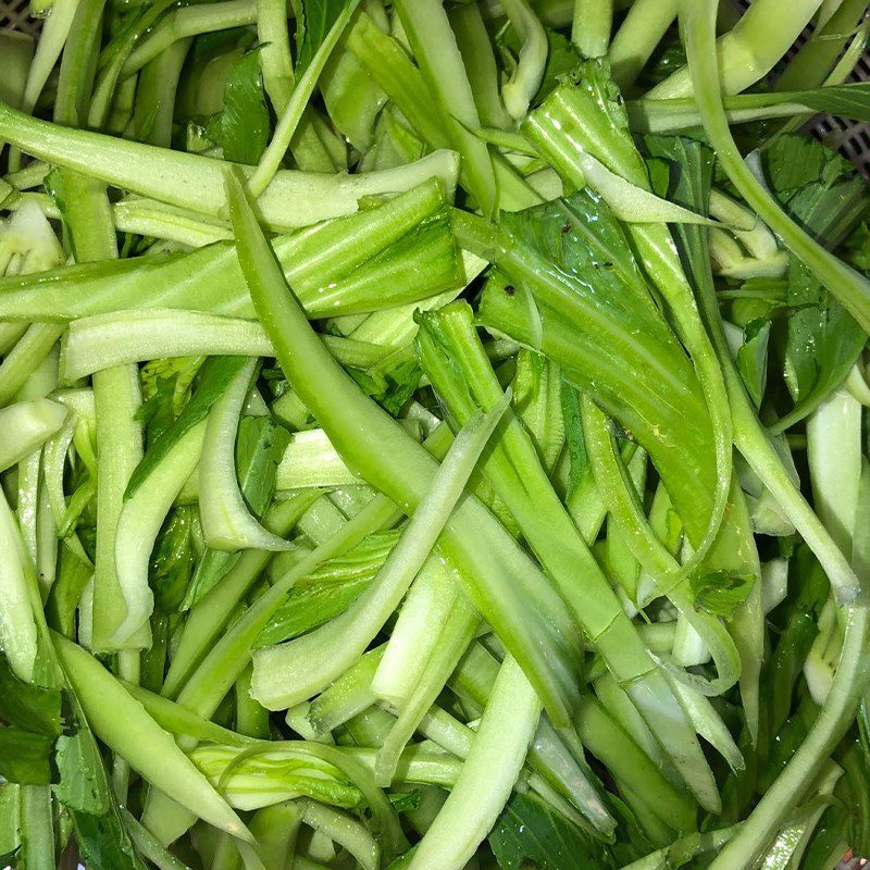 Step 1 Prepare the ingredients for Vegetarian Fried Noodles with fresh noodles