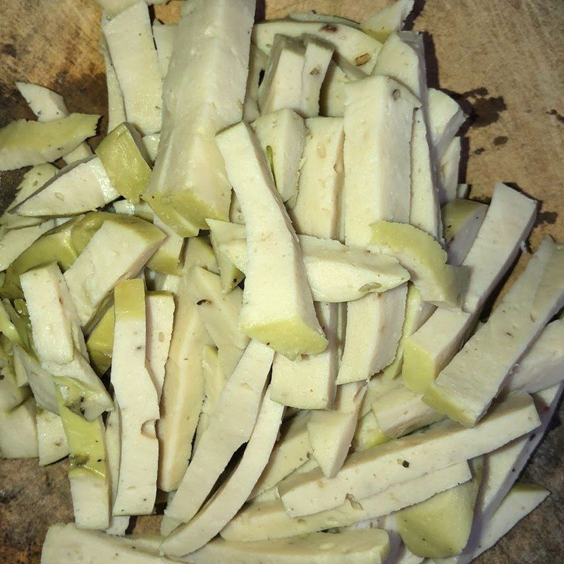 Step 1 Prepare the ingredients for Vegetarian Fried Noodles with fresh noodles