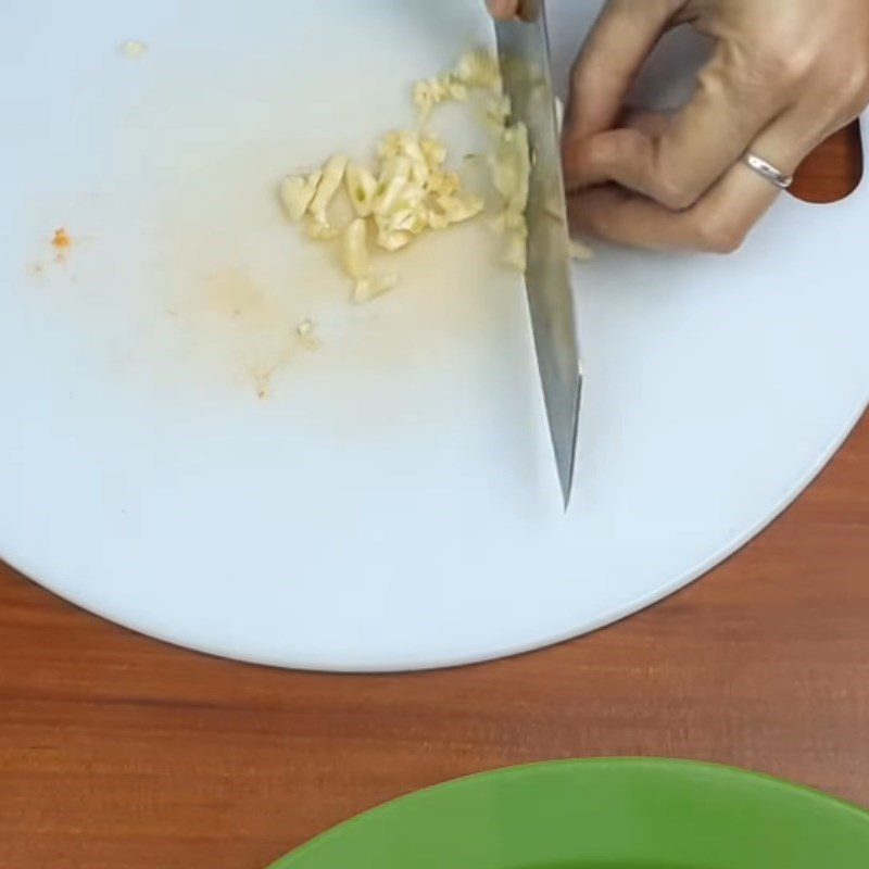 Step 1 Prepare the ingredients for stir-fried cowpea with beef
