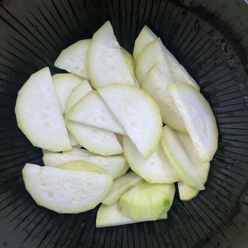 Step 1 Prepare the Ingredients for Stir-fried Bottle Gourd with Dried Shrimp