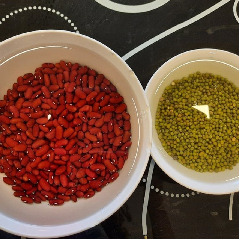 Step 1 Prepare the ingredients for Red bean soup cooked with green beans