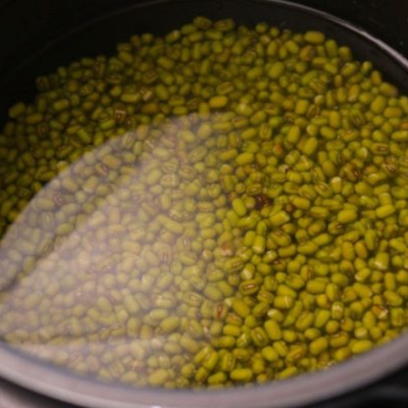 Step 1 Prepare the ingredients for Duck Egg Porridge with Mung Beans
