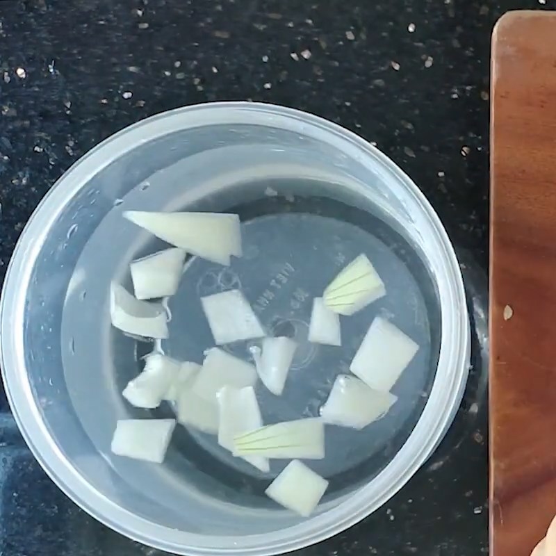 Step 2 Prepare the ingredients for avocado quail egg salad