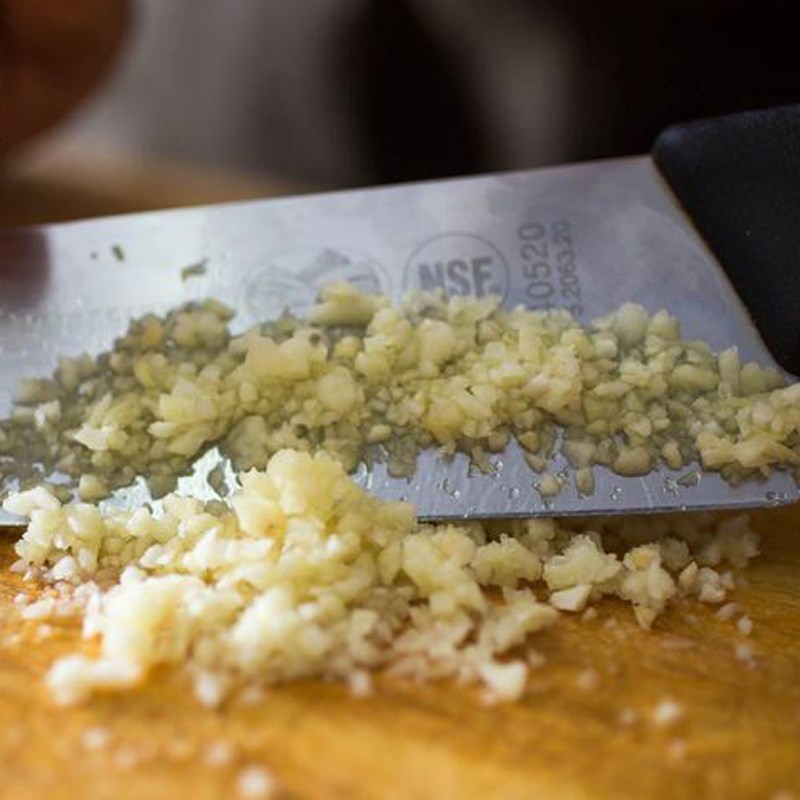 Step 1 Prepare the ingredients for stir-fried winged beans with eggs