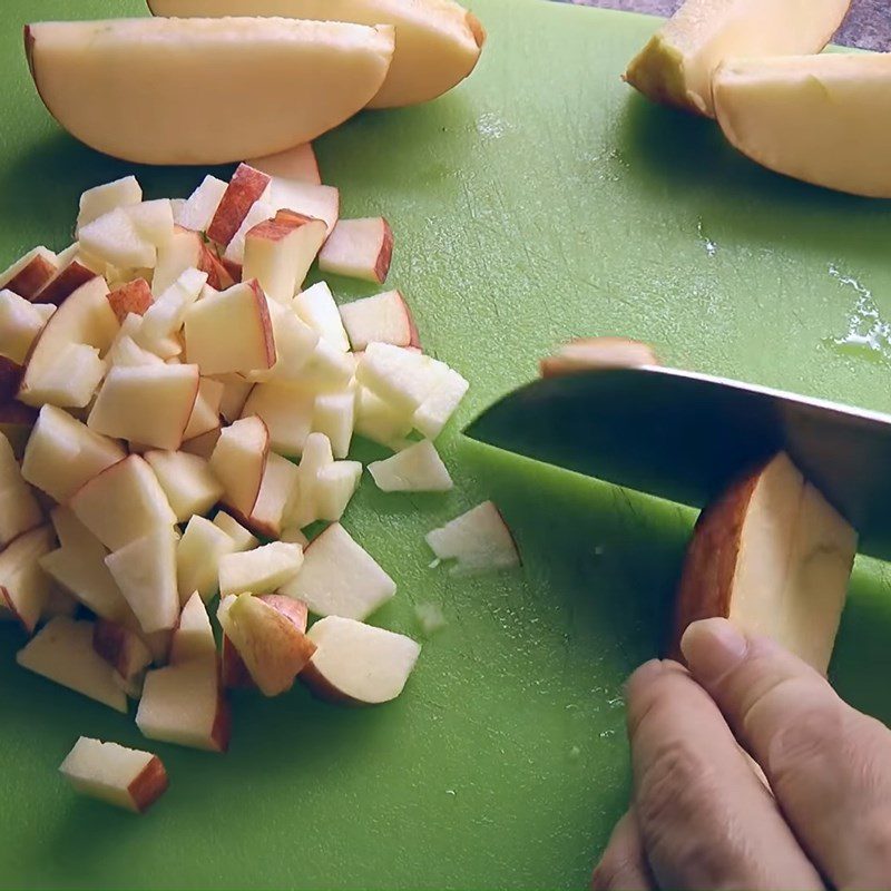 Step 3 Prepare the ingredients American apple salad (Waldorf salad)
