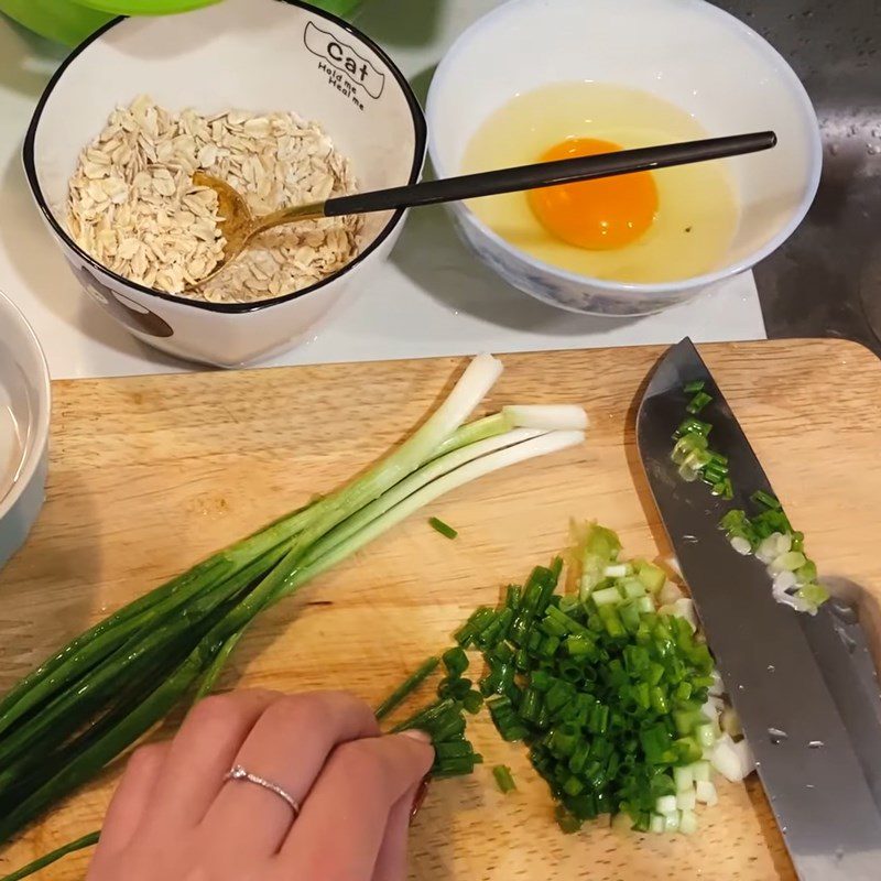 Step 1 Prepare the ingredients for Oatmeal Chicken Egg Porridge