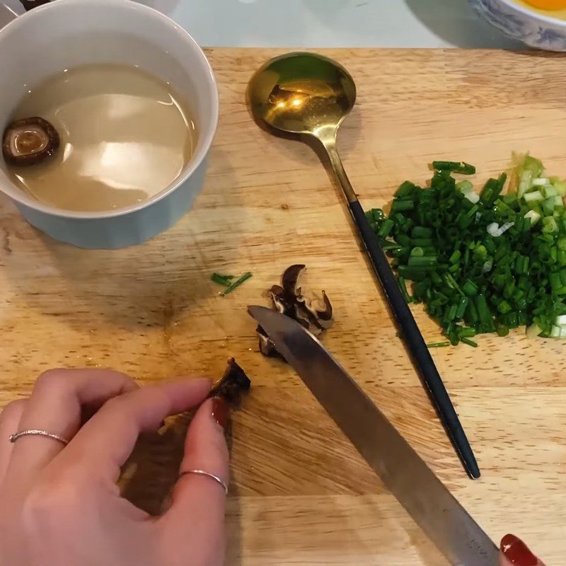Step 1 Prepare the ingredients for Oatmeal Chicken Egg Porridge