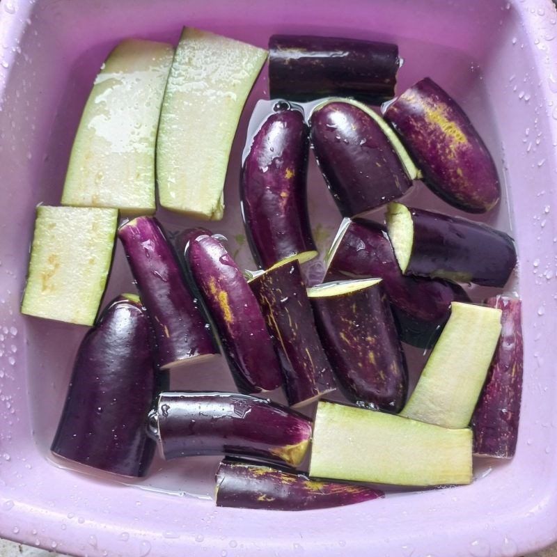 Step 1 Prepare the ingredients for Fried Eggplant with Fish Sauce