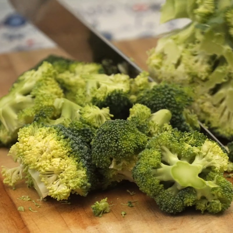 Step 1 Prepare the ingredients for Broccoli, Apple, and Celery Juice