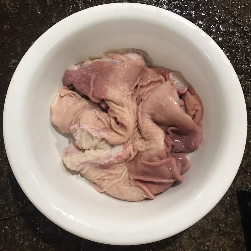 Step 1 Prepare the ingredients for steamed pig stomach with ginger