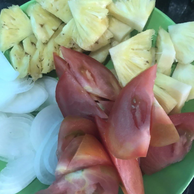 Step 2 Prepare the remaining ingredients for Nha Trang tuna jellyfish noodle