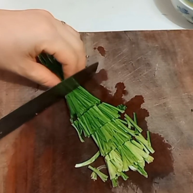 Step 2 Prepare the remaining ingredients for spicy sour celery shrimp salad