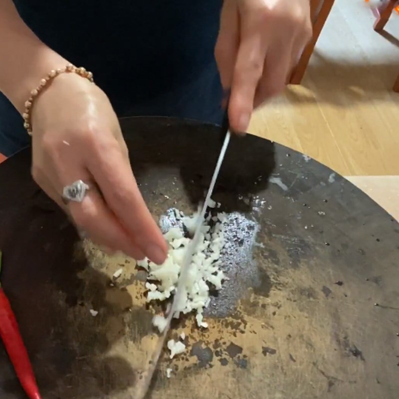 Step 2 Prepare other ingredients for crispy fried carp wrapped in rice paper