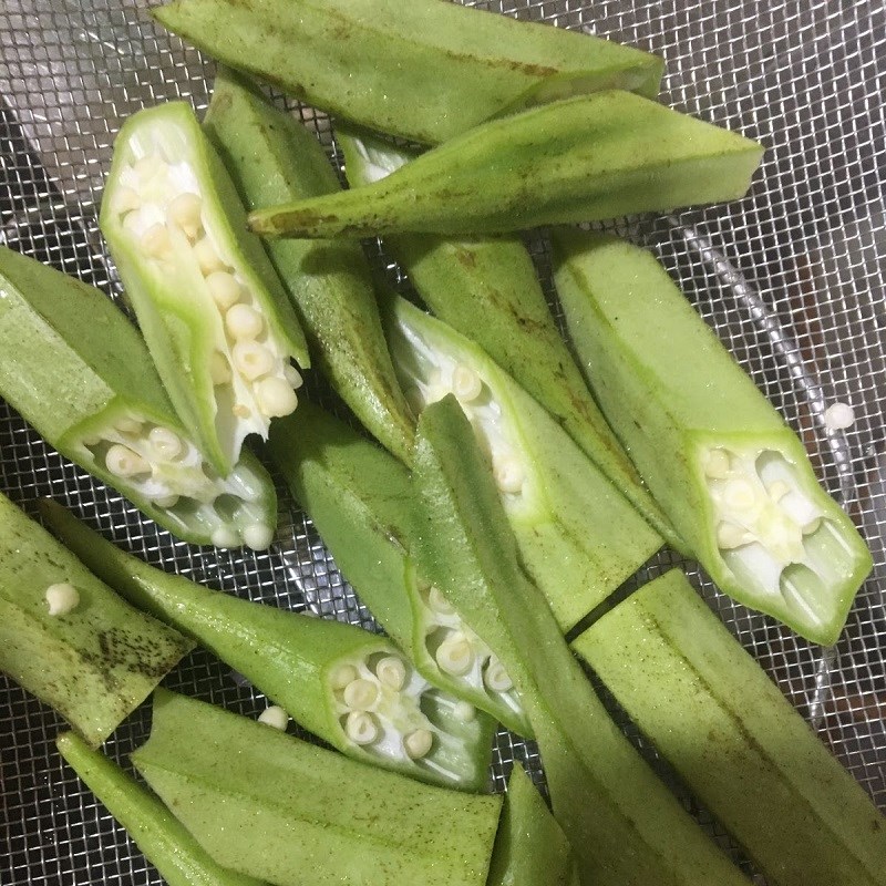 Step 2 Prepare other ingredients Sour fish soup with bamboo shoots