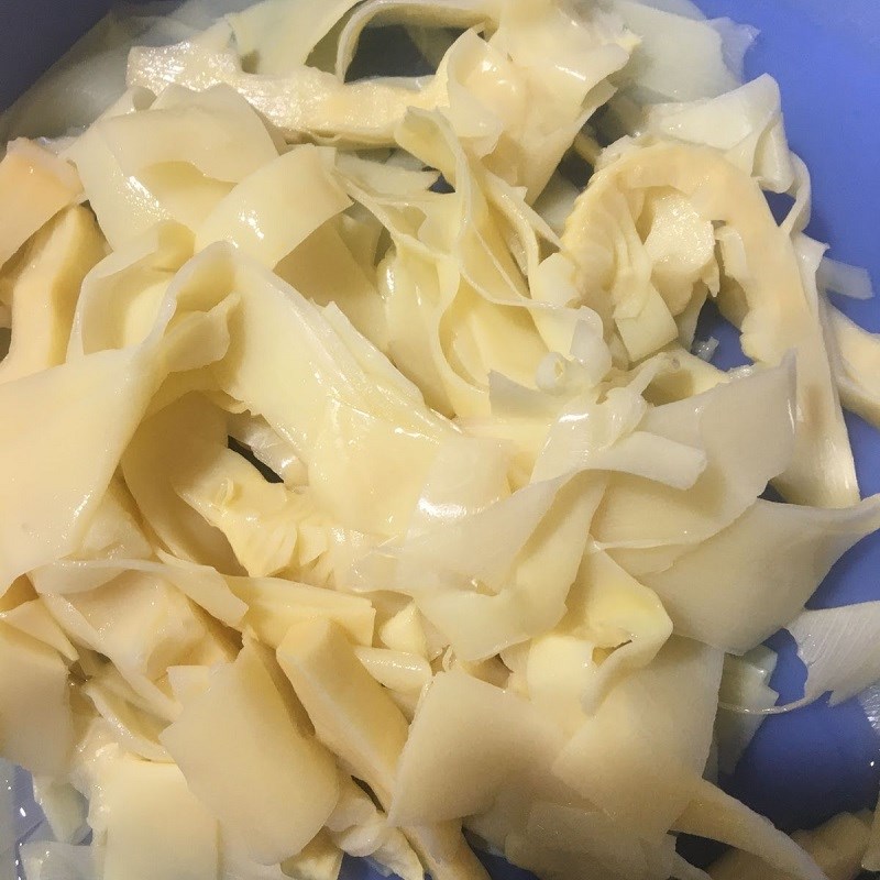 Step 2 Prepare other ingredients Sour fish soup with bamboo shoots