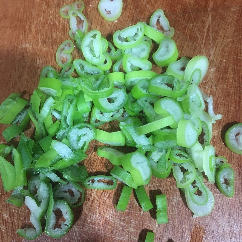 Step 2 Prepare other ingredients Sour fish soup with bamboo shoots