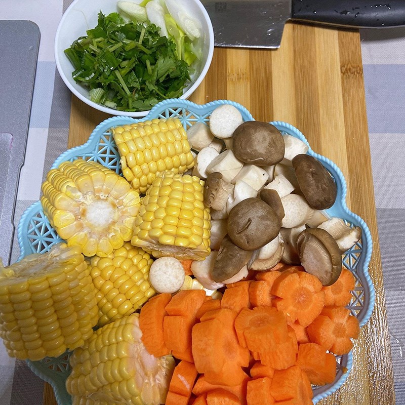 Step 2 Prepare other ingredients Corn soup with pork ribs